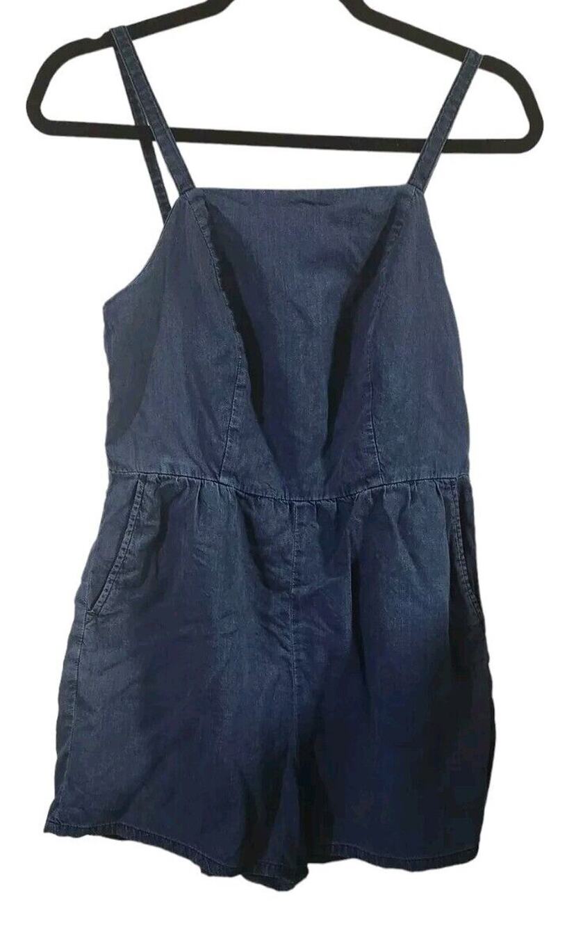 Old Navy Womens Romper Shorts Size Small Chambray Denim Blue Pockets Smocking